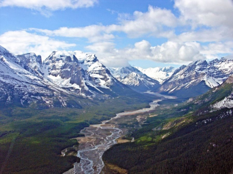 Cours supérieur de la rivière Athabasca   Photo: R.G. Holmberg, via Athabasca River Basin Image Bank